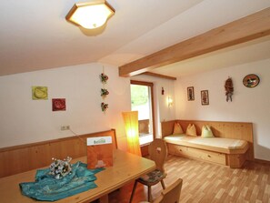 Dining - Quaint Apartment in Finkenberg near Ski Lift (Finkenberg)