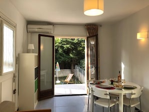 Dining - Charming Studio/Mezzanine with Garden, Parking & A/C, Near Coves - Sleeps 4 (Saint-Raphaël)