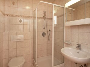 Apartment | Bathroom - Spacious Apartment in Gerlosberg near Ski Area (Gerlosberg)