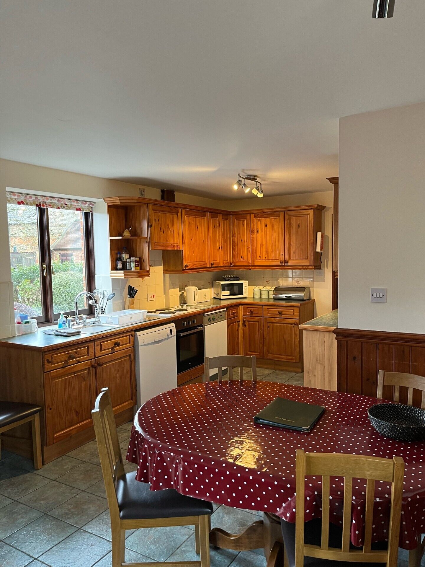 Réfrigérateur, micro-ondes, four, lave-vaisselle