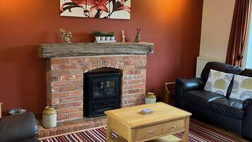 Smart TV, fireplace, DVD player, stereo