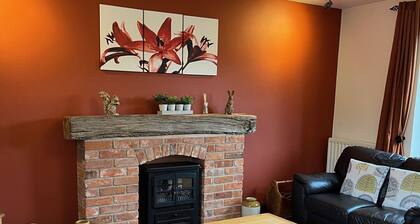 The Granary a charming 4 bedroom cottage just 2.5 miles from Rugby Town Centre.