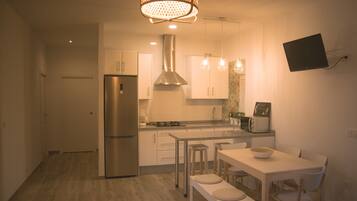 Ferienhaus, 4 Schlafzimmer, Terrasse | Eigene Küche | Kühlschrank, Mikrowelle, Herdplatte, Hochstuhl