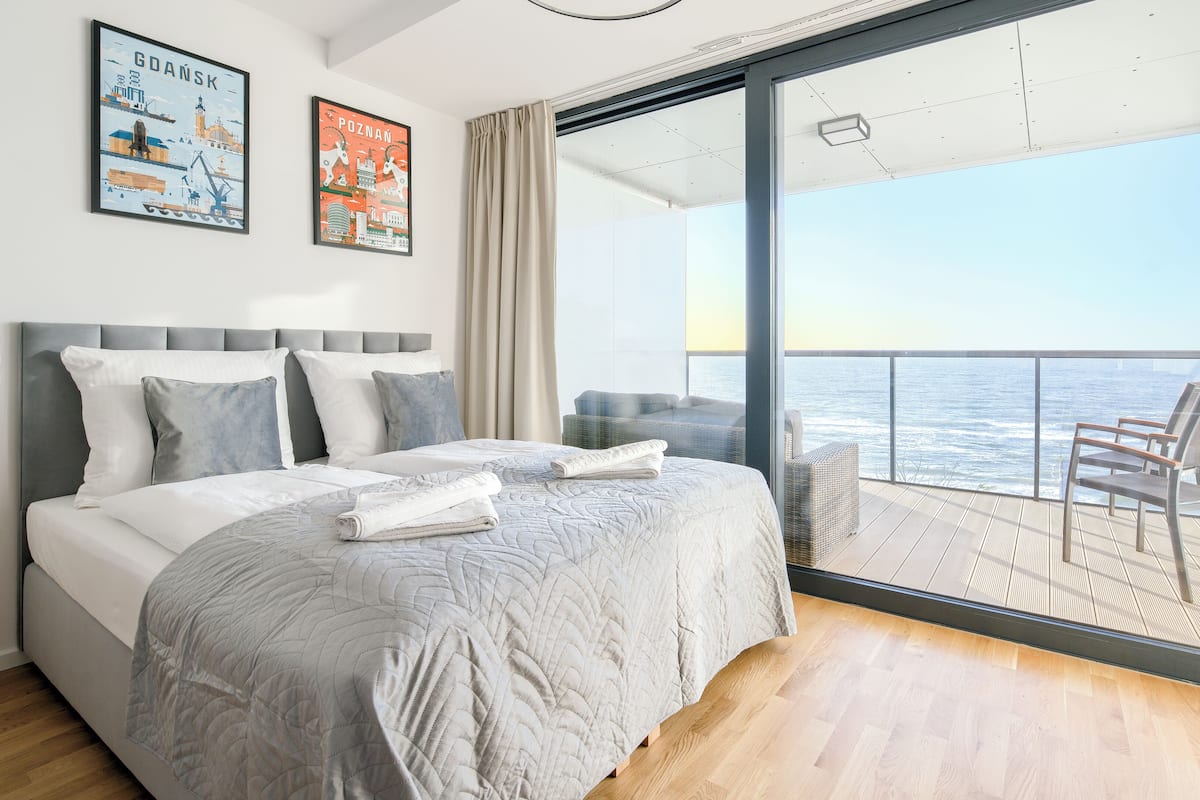 Apartment, Sea View (508) | Living area | Flat-screen TV