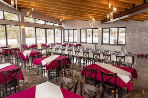 Outdoor dining - Hotel Prístav (Trstená)