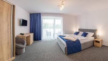 1 bedroom, minibar, desk, iron/ironing board