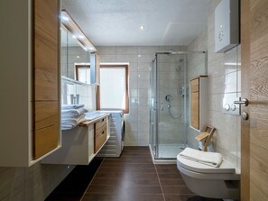 Chalet | Bathroom - Cozy Chalet in Zell Am See With Balcony (Zell am See)