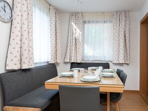 Dining - Cozy Chalet in Zell Am See With Balcony (Zell am See)