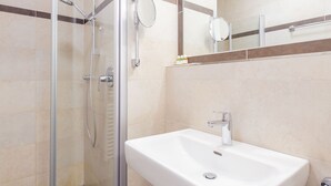 Apartment | Bathroom - Modern Apartment in Zell am See With Sauna (Zell am See)