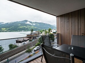 Apartment | Balcony - Modern Apartment in Zell am See With Sauna (Zell am See)