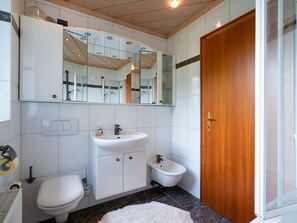 Bathroom | Bathtub, towels