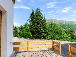 Balcony - Luxurious Chalet in Katschberghöhe With Balcony (Sankt Michael im Lungau)