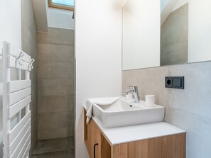 Shower, towels - Luxurious Chalet in Katschberghöhe With Balcony (Sankt Michael im Lungau)