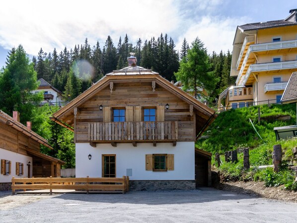 Exterior - Luxurious Chalet in Katschberghöhe With Balcony (Sankt Michael im Lungau)