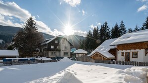 Exterior - Cozy Holiday Home in Salzburg With Mountain View (Sankt Michael im Lungau)