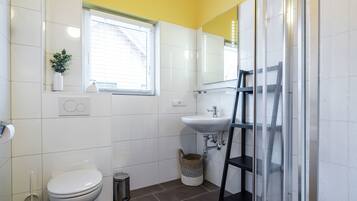 House | Bathroom | Shower, towels
