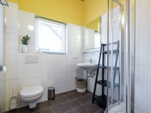 Rumah | Kamar mandi | Shower dan handuk