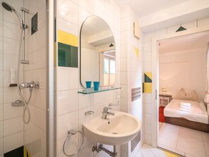 Apartment | Badezimmer | Badewanne, Handtücher