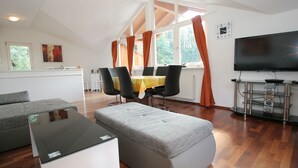 Apartemen | Ruang keluarga | TV
