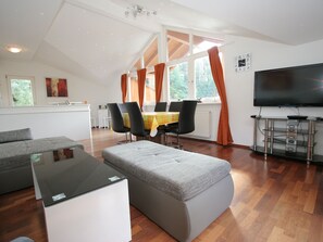Apartment | Wohnzimmer | Fernseher