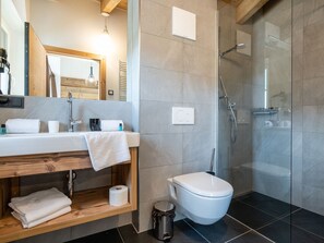 Shower, towels - Luxurious Holiday Home in Mühlbach With Private Sauna (Muehlbach Am Hochkoenig)