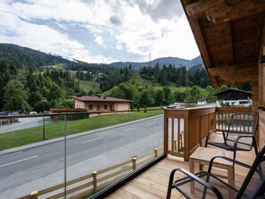 Balcony - Luxurious Holiday Home in Mühlbach With Private Sauna (Muehlbach Am Hochkoenig)