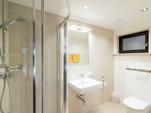 Apartment | Bathroom - Luxurious Apartment With Terrace (Viehhofen)