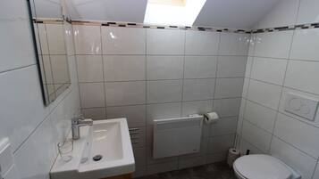 Chalet | Bathroom | Shower, towels