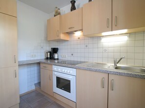 Apartment | Eigene Küche | Kühlschrank, Ofen, Herdplatte, Wasserkocher mit Kaffee-/Teezubehör