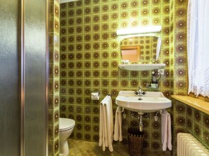 Apartment | Badezimmer | Dusche, Handtücher