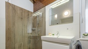 Bathroom - Snug Apartment in Piesendorf near Zell am See with Sauna (Piesendorf)