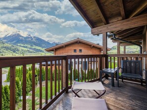 Balcony - Snug Apartment in Piesendorf near Zell am See with Sauna (Piesendorf)