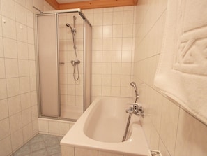 Bathroom | Bathtub, towels