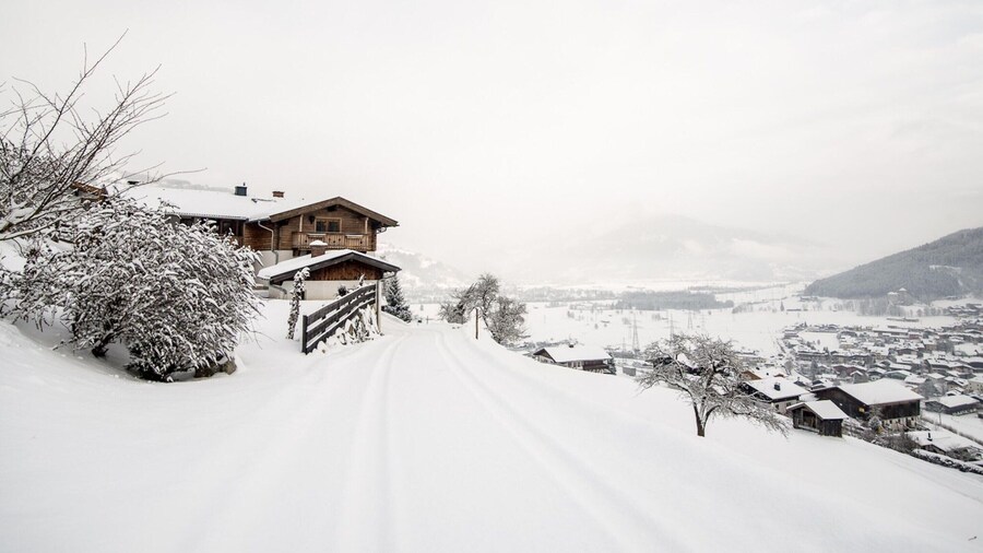 Apartment in Kaprun Ski-in Ski-out Slopes