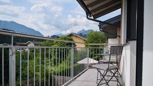 Balcony - Charming Holiday Home in Goldegg - Weng Near Schloss Goldegg (Goldegg)