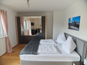 House | 4 bedrooms, individually furnished