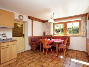 Dining - Pretty Holiday Home in Uderns near Ski Area (Uderns)