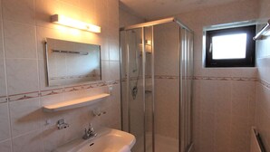 Douche, serviettes fournies
