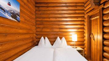 Chalet | 3 bedrooms, individually furnished, bed sheets