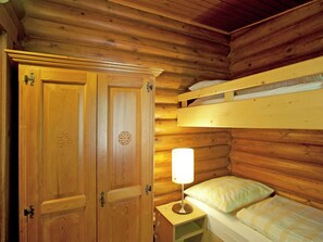 3 habitaciones, muebles diferentes y ropa de cama