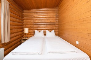 Chalet | 3 bedrooms, individually furnished, bed sheets