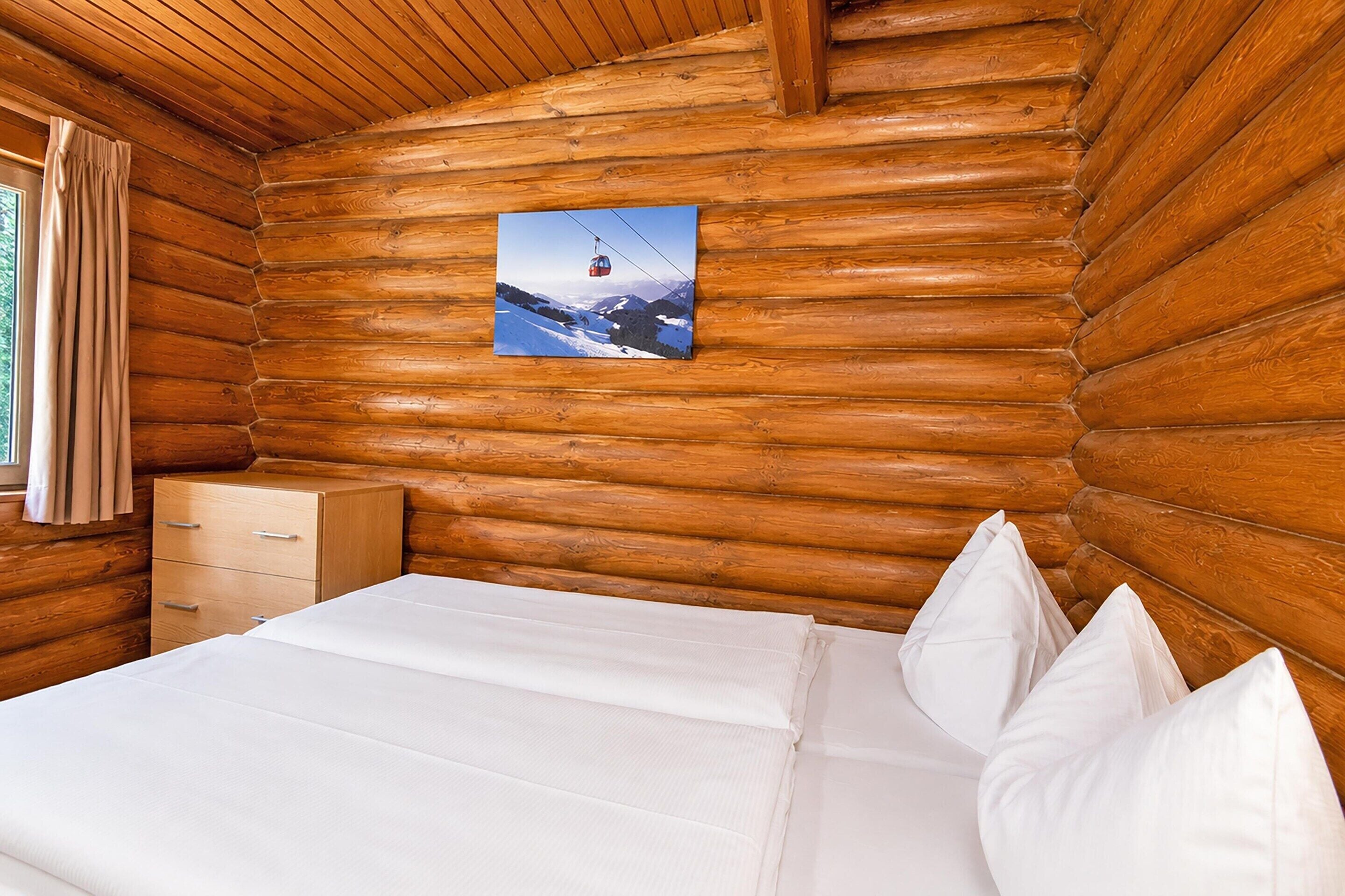 Chalet | 3 bedrooms, individually furnished, bed sheets