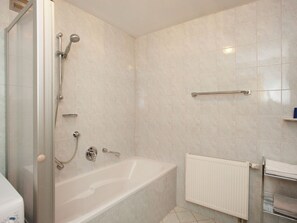 Apartment | Bathroom