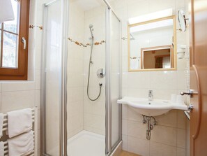 Apartment | Bathroom | Shower - Apartment in Kaltenbach Near Ski Lift (Stumm)