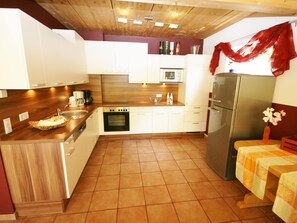 Chalé | Cozinha privada | Cadeirão de bebê