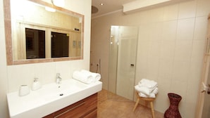 House | Bathroom - Serene Holiday Home With Infrared Sauna in Salzburg (Saalbach-Hinterglemm)
