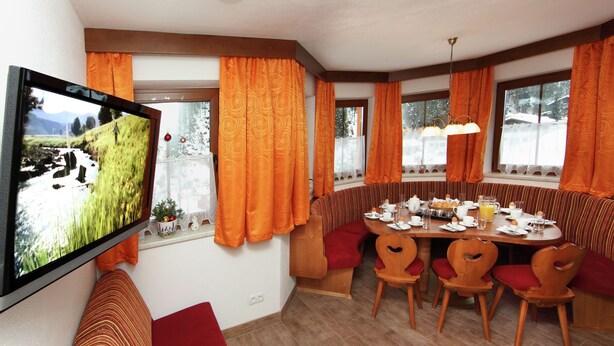 Living room - Serene Holiday Home With Infrared Sauna in Salzburg (Saalbach-Hinterglemm)