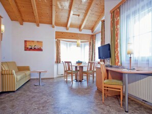 Apartment | Dining