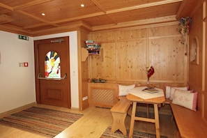 Apartment | Reception - Spacious Holiday Flat With Sauna in Stumm (Stumm)