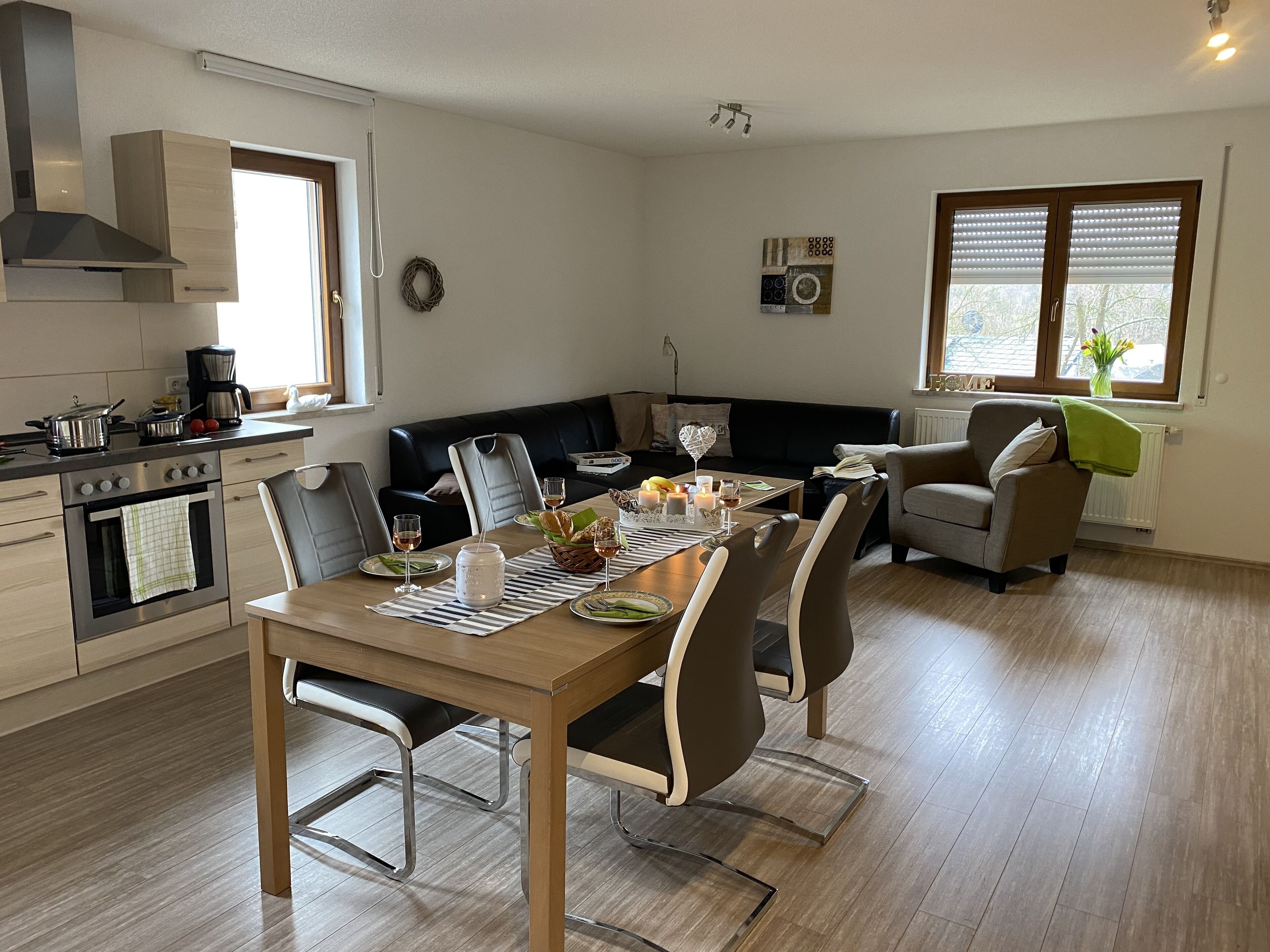 Kühlschrank, Mikrowelle, Herdplatte, Geschirrspüler